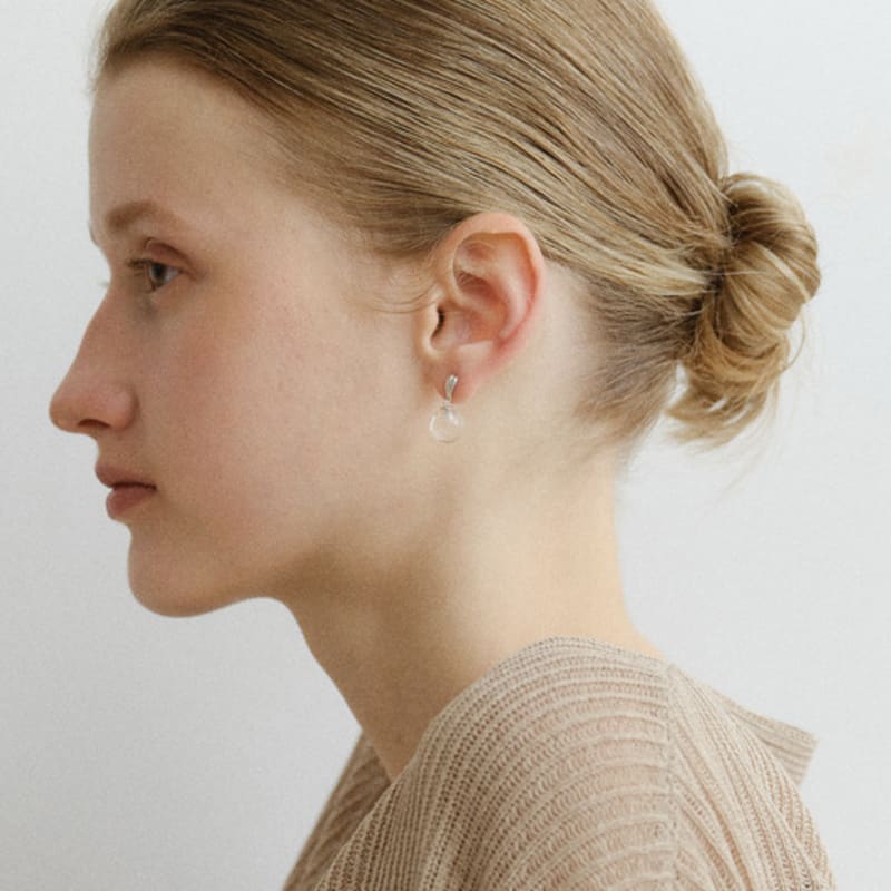 Ovbeige [VEI] 925silver WHITE QUARTZ BELL EARRINGS