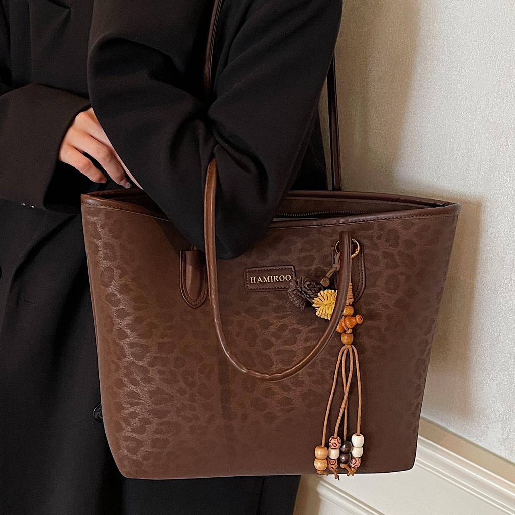 Autumn and winter large-capacity bag 2025 new commuter retro women's shoulder bag college student class bag tote bag