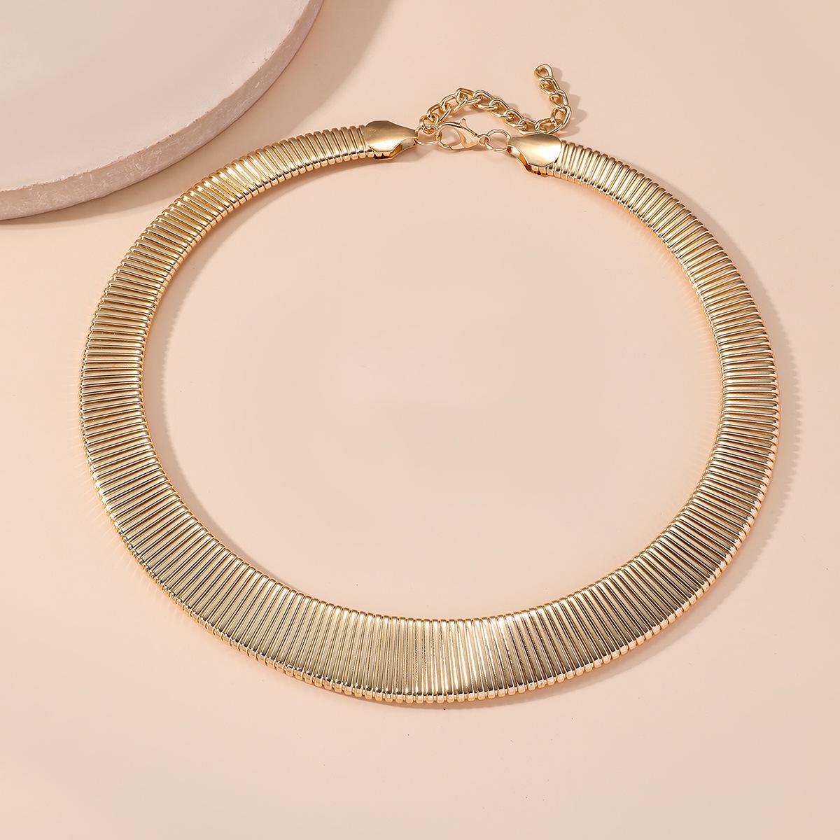 

Роскошный европейский и американский металлический чокер: Смелый, Стильный и Элегантный Женский Воротник Diameter 44cm