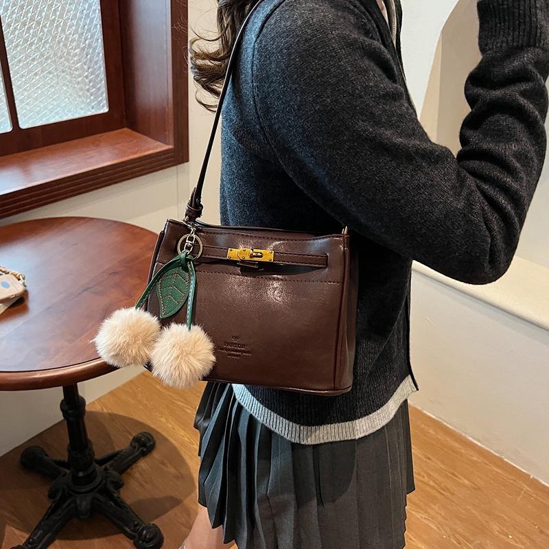 Vintage Maillard Armpit Bag Women's 2025 Autumn and Winter New Fashion Literary Small Square Bag Niche Simple Shoulder Women's Bag