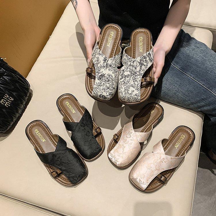 Roman half slippers women's summer breathable Chinese style new small hollow with skirt outer bag head slippers