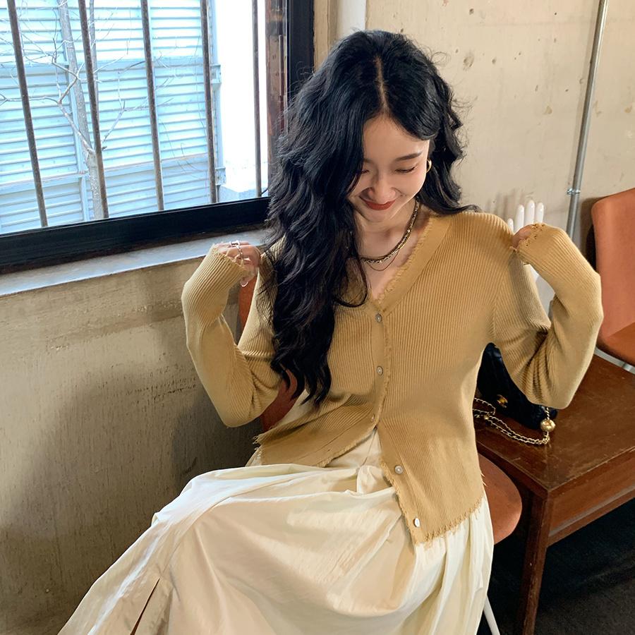 

Вязаный кардиган с v-образным вырезом женский весна 2023 однотонный корейский вариант свободного кроя и универсальный короткий свитер женский топ One Size жёлтый