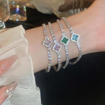 Zirkon Blumenarmband: Eleganter, trendiger und vielseitiger Damenschmuck