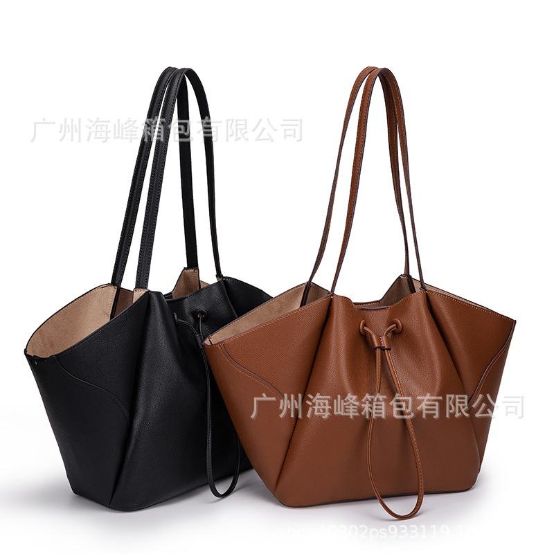 Spring new products, women's bags, detail decorative shoulder straps, versatile commuter large-capacity shoulder tote bags.