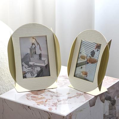 Leichter luxuriöser, verwobener Leder-Fotorahmen, Modellzimmer, Hotel, Schlafzimmer, B&B, kreatives Zuhause, Nachttisch, Fotorahmen, weiche Dekoration