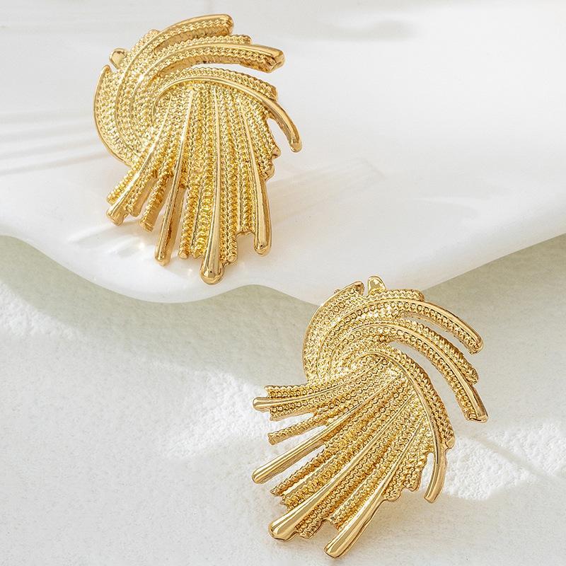 Unique Metal Twist Geometric Big Stud Earrings for Women New Fashion Romantic Gold Color Earrings Jewelry Valentine's Day Gifts