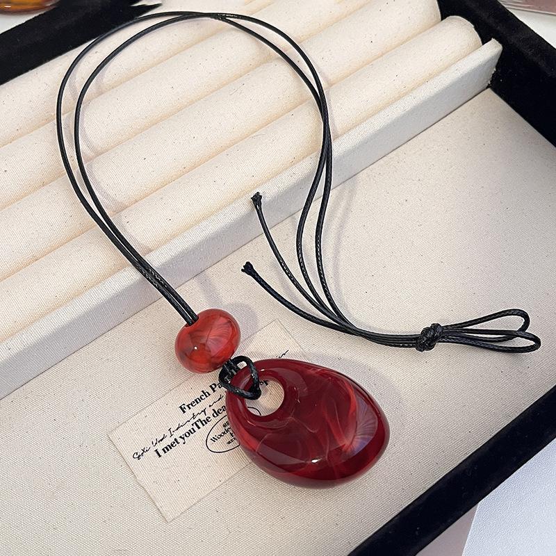 

Vintage Maillard Color Smudge Resin Necklace Fashion Versatile Long Oval Pendant Sweater Chain