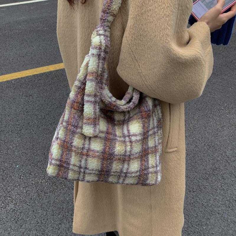 New Winter Autumn Plaid Furry Crossbody Bag Women Large Capacity Retro Shoulder Tote Bucket Bag Simple and Versatile Storage Bag