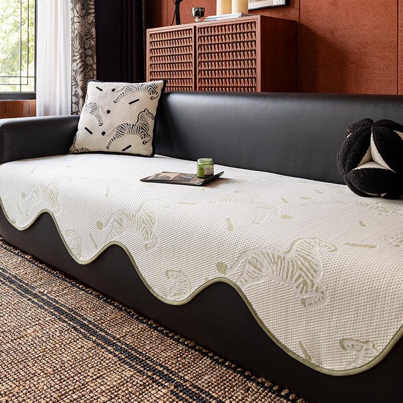 Подушка для дивана из ледяного шелка особой формы летняя прохлада новинка лета 2025 коврик для дивана подушка для сиденья нескользящий чехол высокое качество 45 45cm Pillow Cover 1939₽