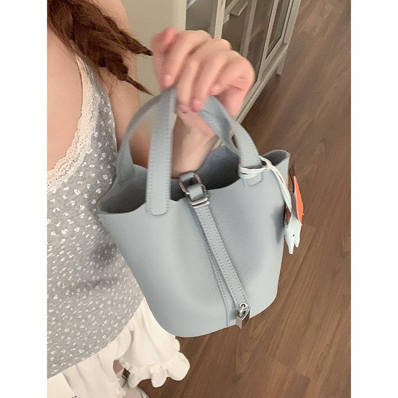 A Fresh and Simple Hand-held Vegetable Basket Bag, A Fashionable and Niche Bucket Bag, and A Versatile Crossbody Bag