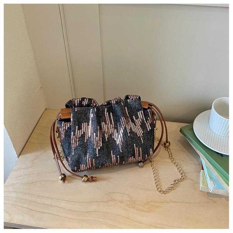 Silk Spring 2026 Stylish Chain Drawstring Bucket Bag - Women's Single Shoulder Crossbody Bag