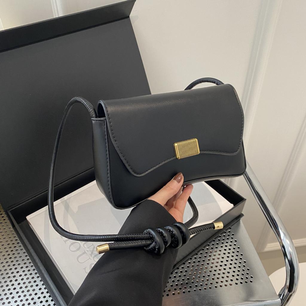 Bag Women's 2025 New Summer Shoulder Crossbody Bag Simple Casual Underarm Baguette Bag Stylish Versatile Small Square Bag