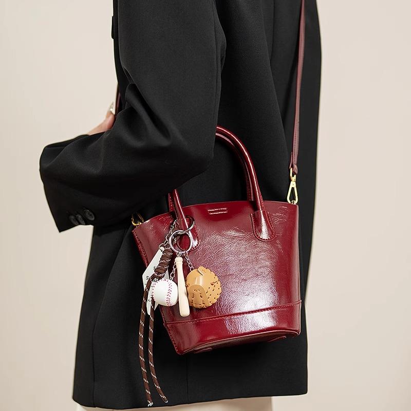 Retro Red Bucket Bag for Women, A Niche Wedding Bag for Brides In Autumn and Winter, A Hand-held Commuter Crossbody Bag