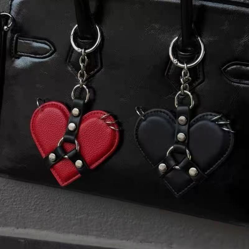 Y2K Rivet Heart Bag Charm Punk Gothic Leather Heart Keychain Black Red Bag Pendant Bag Hanging