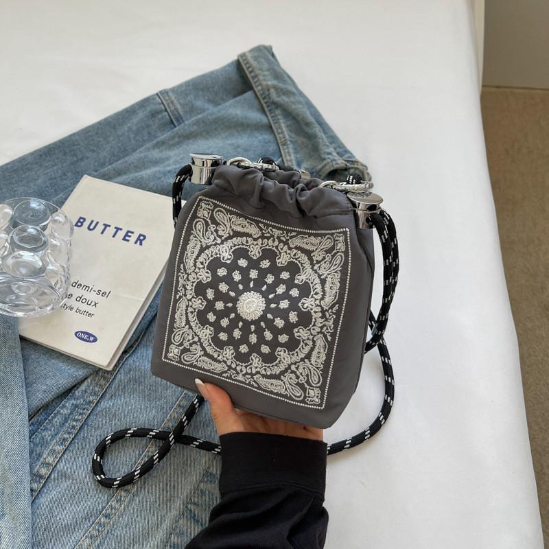 IELGY Simple Embroidered Cloth Bag All-Match Shoulder Messenger Bag