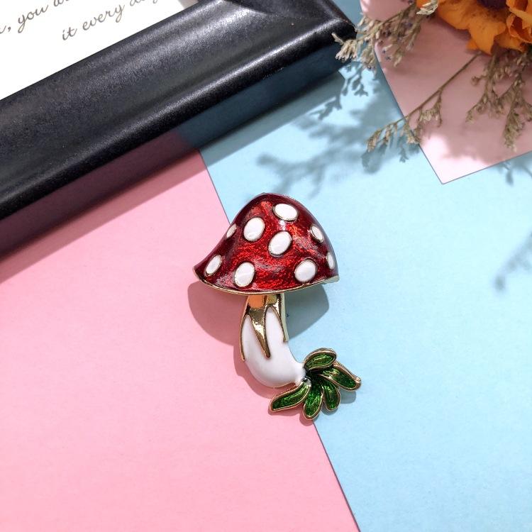 Beautiful Colorful Fruit Crystal Brooch Cartoon Fresh Grape Strawberry Radish Pin Silk Scarf Cardigan Accessories