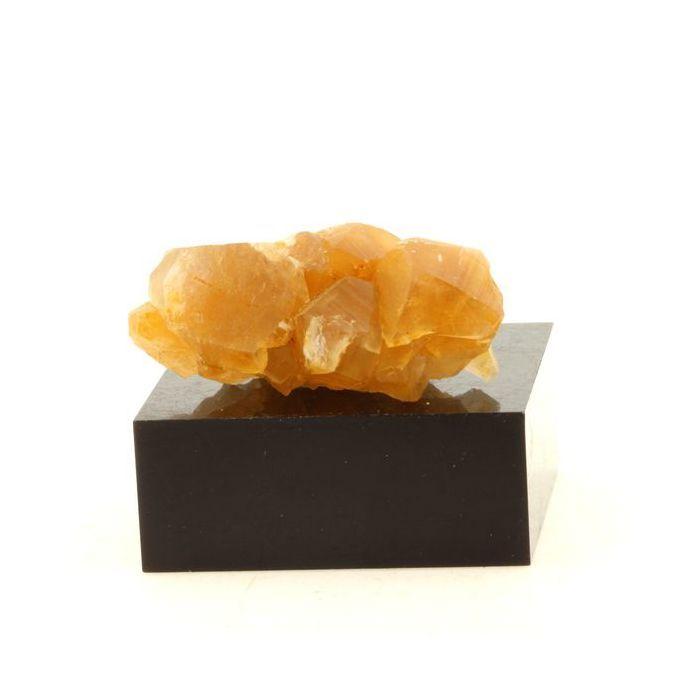 Pierres et Minéraux. Calcite. 208.5 ct. La Sambre Quarry, Landelies, Belgique.