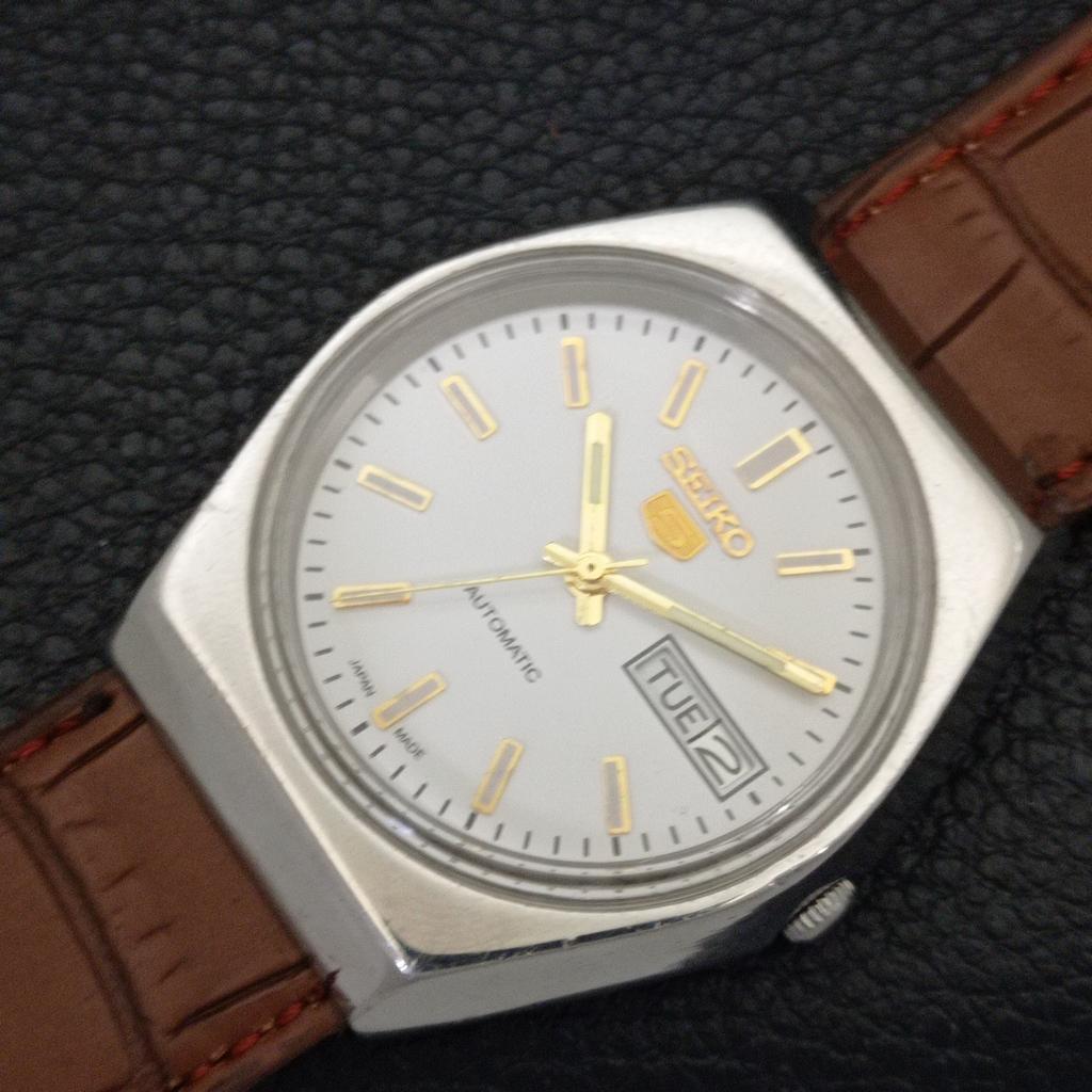 VINTAGE SEIKO 5 AUTOMATIC 6319A JAPAN MENS WHITE COLOR DIAL WATCH A701229-5 R206a-a701229