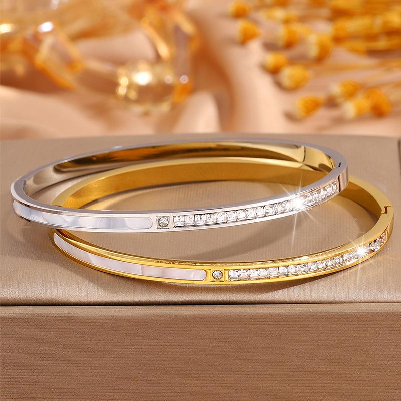 Exquisite Light Luxury Diamond-encrusted Stainless Steel for Girls, High-end Gypsy Fritillary European and American Party