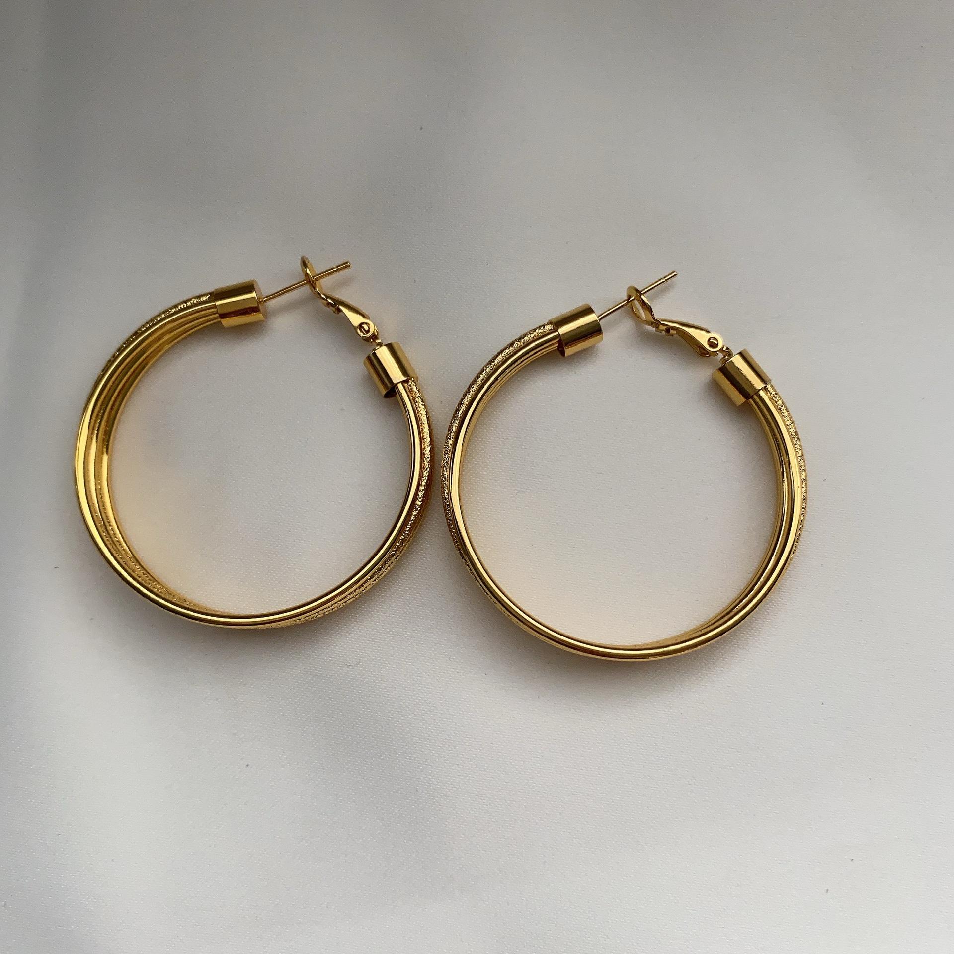 

Золотые серьги литературный и ретро темперамент универсальный дизайн кольца веер полные серьги женщины