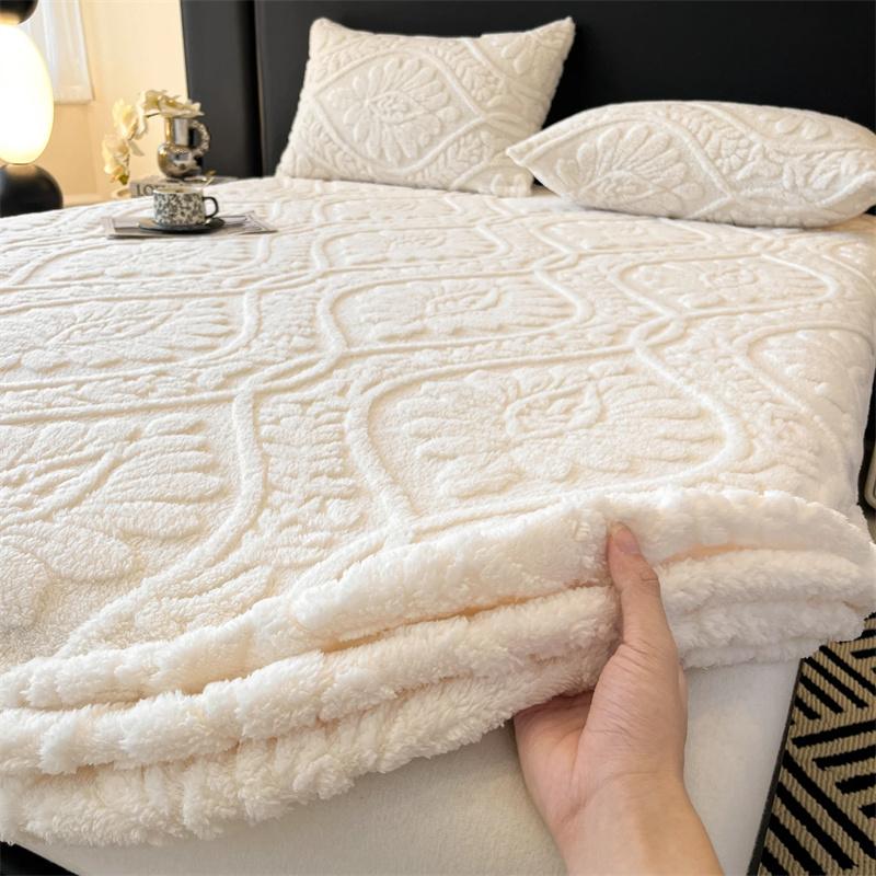3PC Bedding Set Bedcloth Warm Winter Bed Cover 3D Embossed Velvet Mattress Cover Tafferta Bedsheet Winter Warm Fitted Sheet Mattress Protector