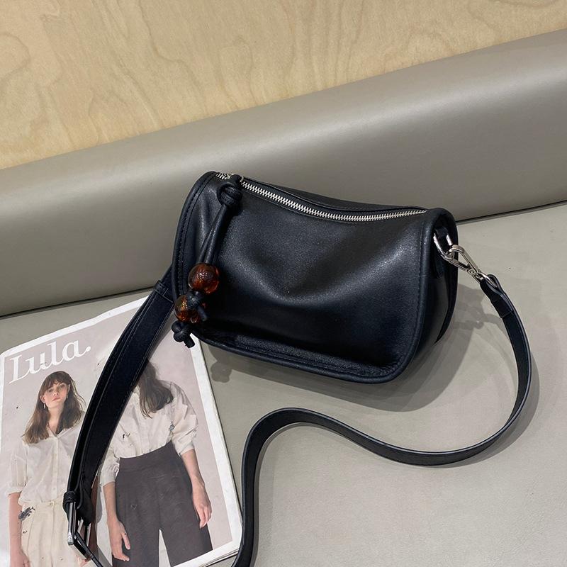 

Genuine Leather Women s Bag Boston Baotou Layer Cowhide Shoulder Bag Versatile Crossbody Bag Women s High-end Feel Pillow Bag Light Luxury чёрный