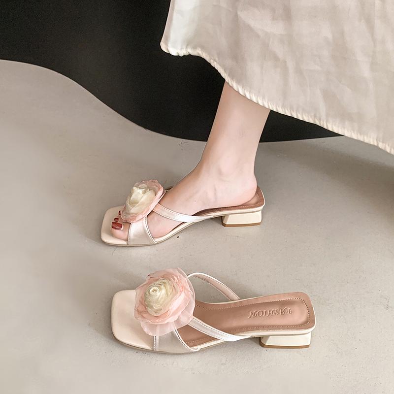 Fashion Big Size Shoes Woman 2025 Slippers Casual Square Heel Flower Shale Female Beach Luxury Block Sabot Slides Floral Big Size Square