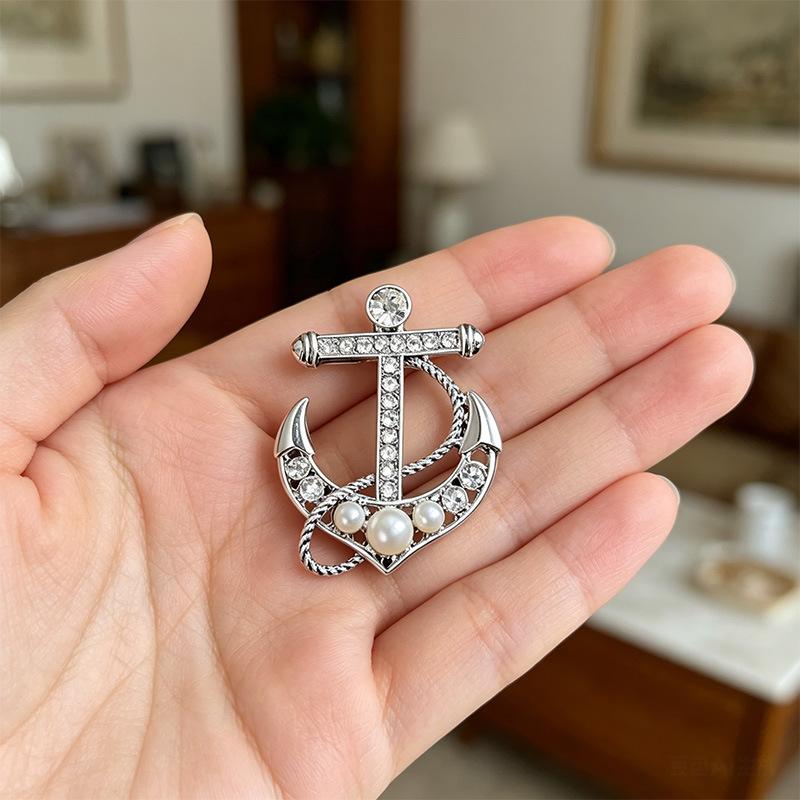2025 Autumn Unisex Zinc Electroplated Anchor U-shaped Brooch Trend Unisex Light Luxury Jewelry