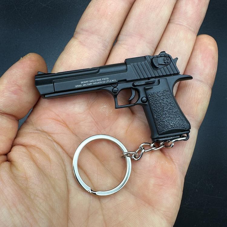 Legierung 1:4-fach verkleinerter Desert Eagle Pistolen Schlüsselanhänger Mini Spielzeugpistole Waffenmodell Metall Schlüsselanhänger für Erwachsene Weihnachtsgeschenk