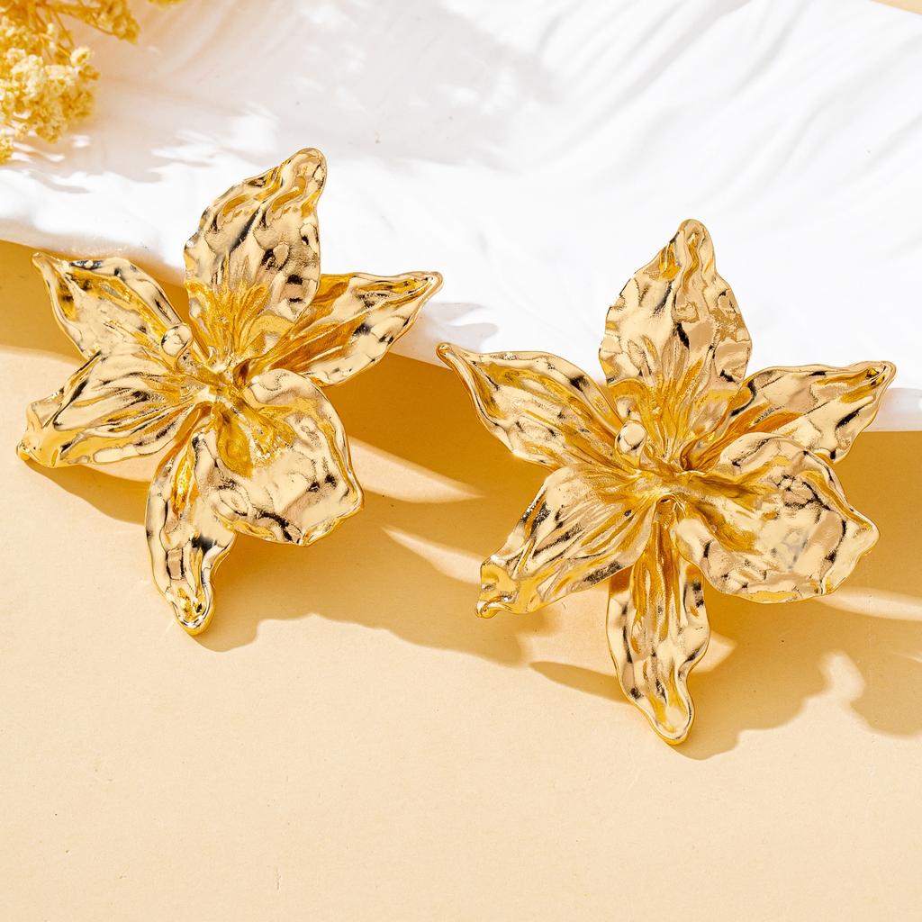 A Pair of Women's Stud Earrings Bohemian Style Large Flower Stud Earrings for Daily and Party