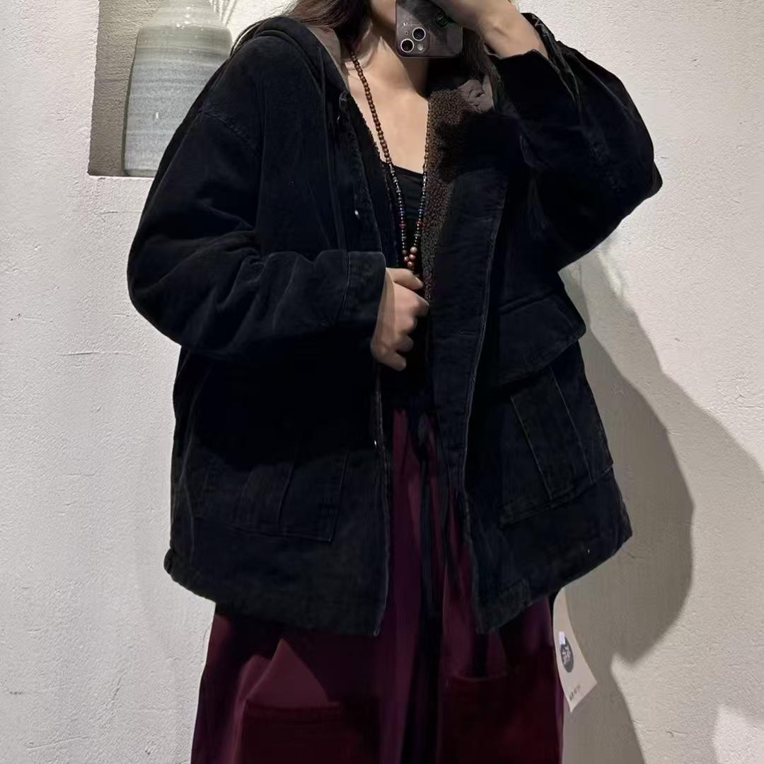 

2025 новая ретро свободная нишевая короткая куртка повседневный кардиган с большим карманом удобный однобортный топ one size fits all чёрный