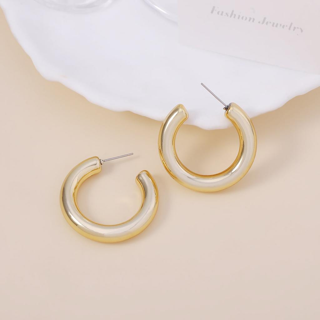 Design sense electroplated European and American minimalist style geometric hollow plain ring classic C-letter ear stud