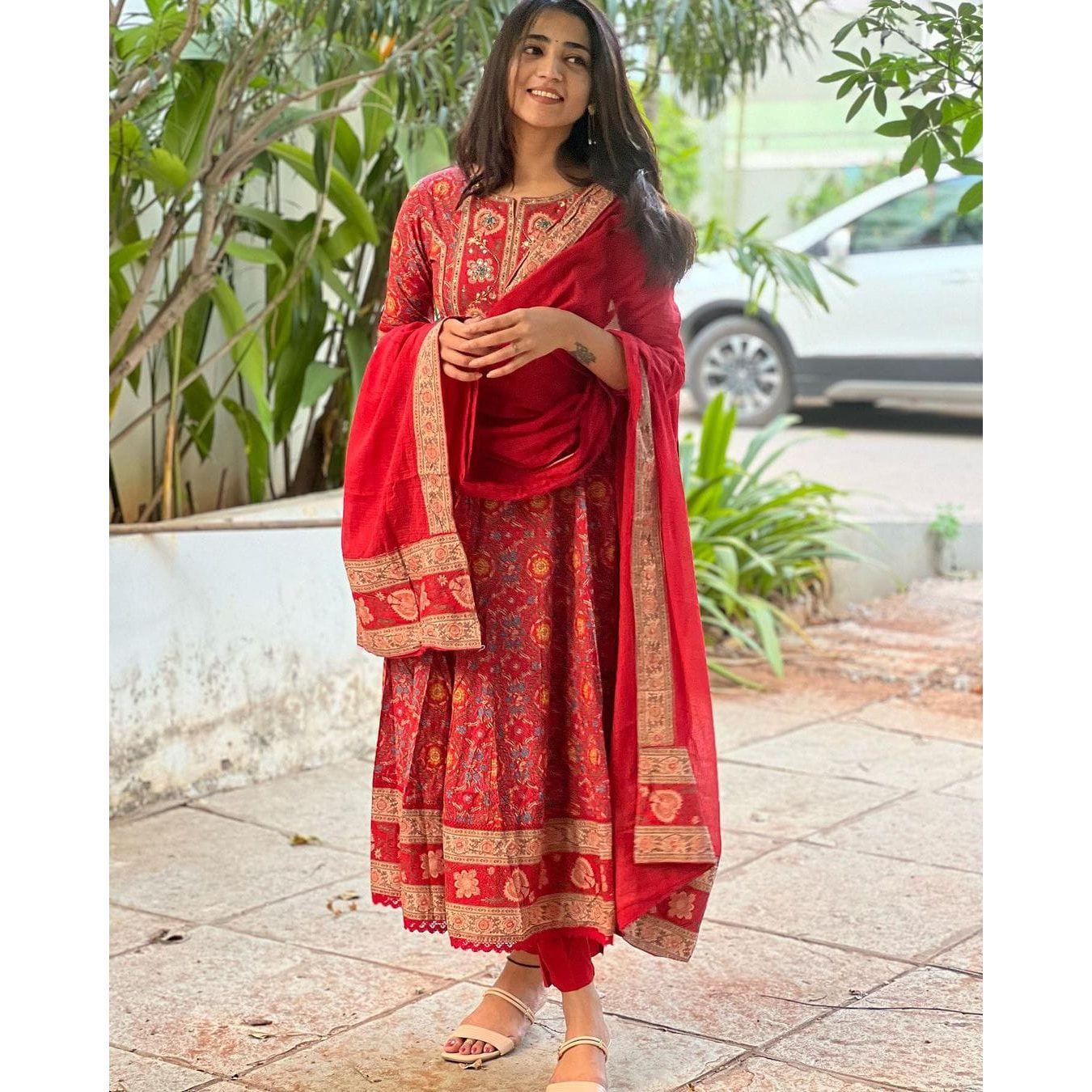 

Включает в себя прекрасный комплект Heavy Suit