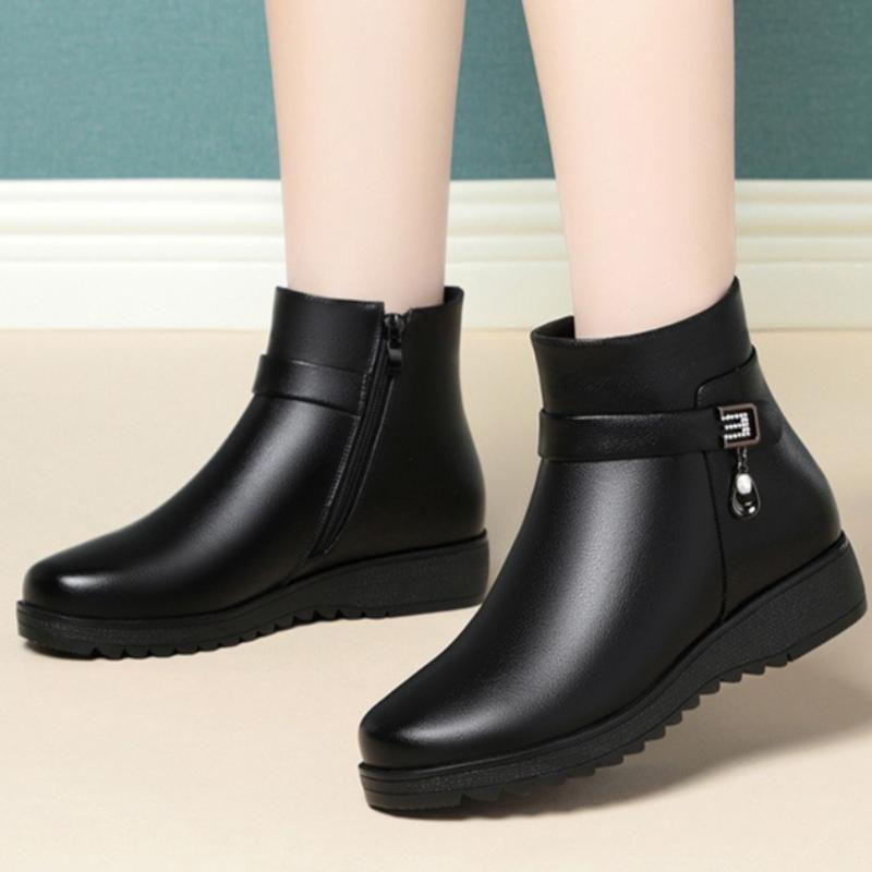 Short Boots, Autumn and Winter Cotton Shoes, Warm Boots, Women's Fleece-lined Leather Shoes, Middle-aged Women's Shoes