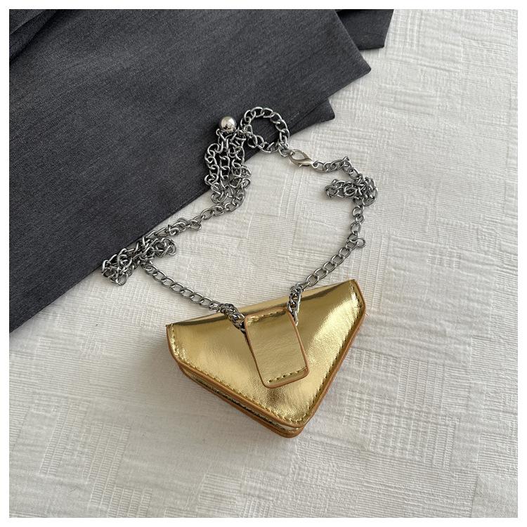 D shaped Triangle Bag Women's Decorative One shoulder Diagonal Straddle Bag Small Bag Fashionable Versatile Fashion Chain Mini Exterior Bag