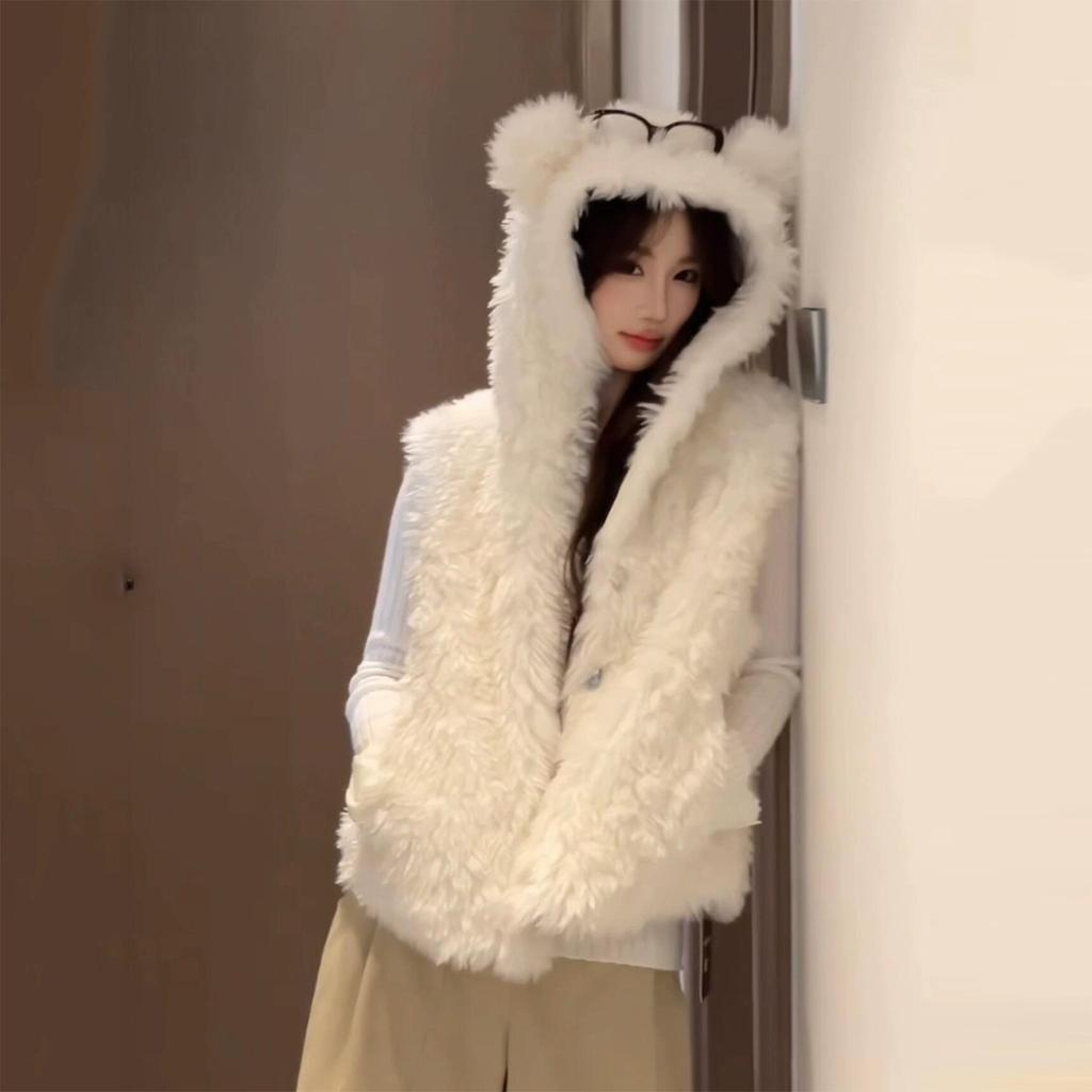 Little Bear Ear Hooded Lamb Fur Vest for Women, Thick and Warm Autumn and Winter Vest, Eco-friendly Fur