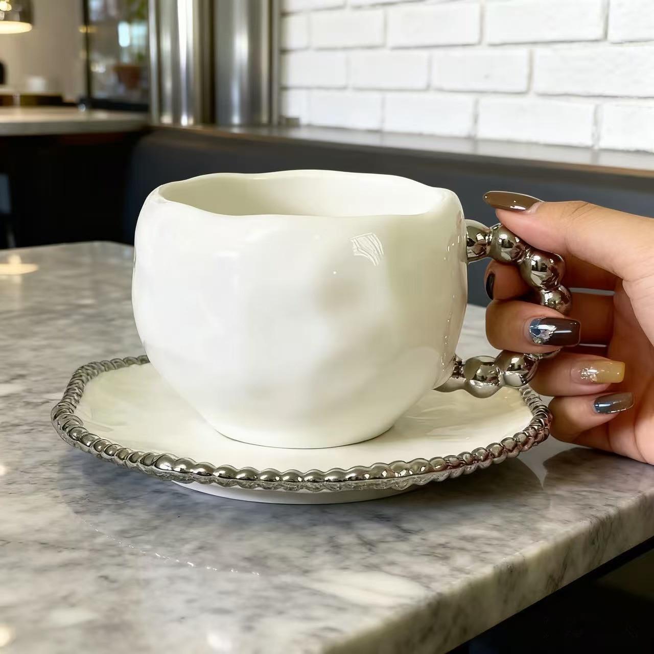 

Light luxury retro style, irregular pearl ceramic cups and saucers, hand-squeezed coffee cups and saucers, afternoon teacup niche design sense cup and plate