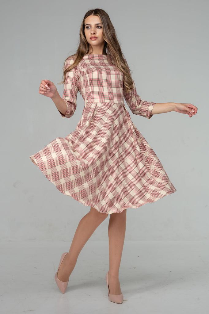 Rozkloszowana sukienka w kratę za kolano