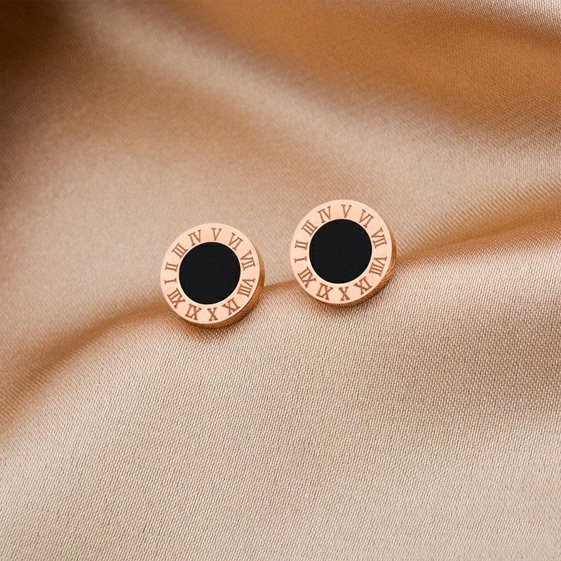 Women's Black & White Roman Numeral Titanium Necklace Set – Double-Sided, High-End, Non-Fading Fashion Clavicle Chain.