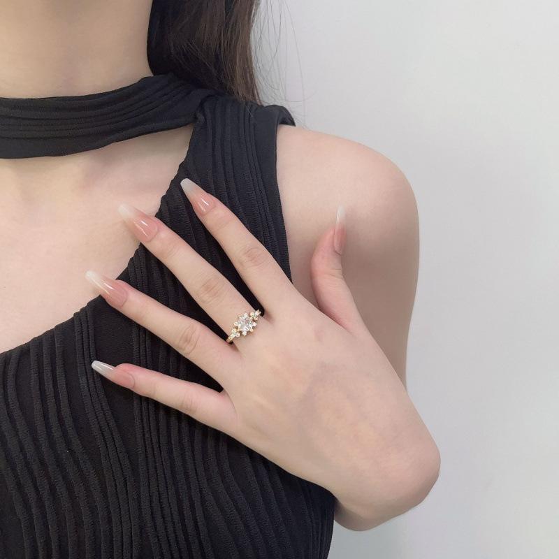 

Кольцо с квадратным бриллиантом инкрустации «Легкая роскошь», женское, темпераментное, для помолвки, кольцо на фалангу No. 10