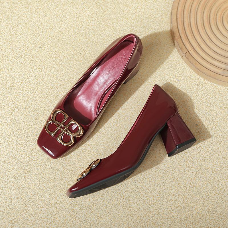 Square head high heels thick heel not tired feet red wedding shoes 2025 spring and autumn new French temperament patent leather light mouth single