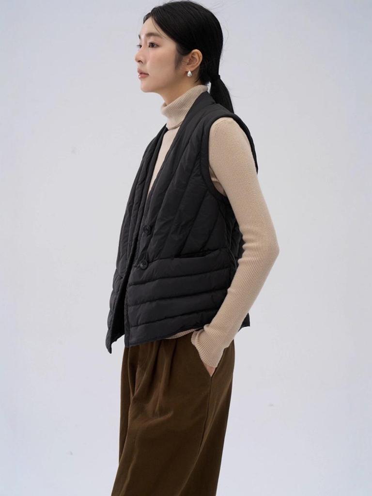 Gilet sans manches léger en duvet à col en V pour femme - 90% duvet, sans manches, amincissant, pour l'automne et l'hiver.