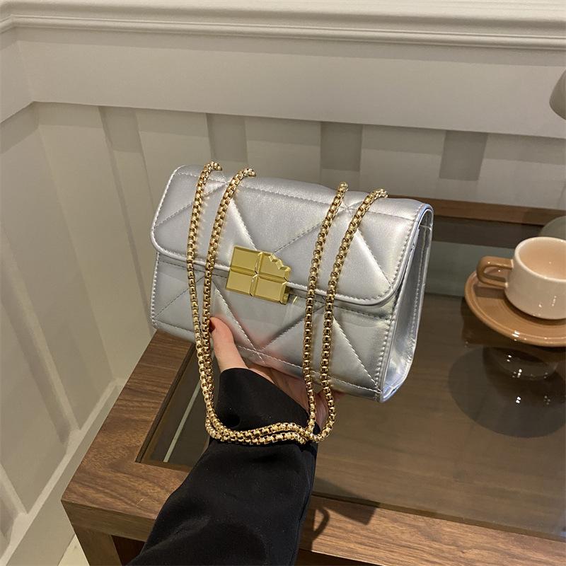 2025 niche design new women's bag diamond versatile portable retro small square bag texture chain shoulder messenger bag