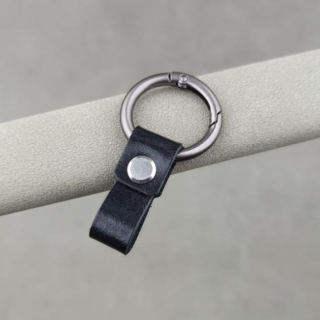 Men's Genuine Leather Car Keychain - Cowhide Creative Finger Ring Buckle with Leather Strap Pendant and Custom Spring Ring.