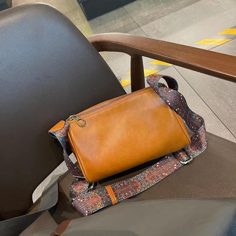 This Small Handbag, A Women's Leather Pillow Bag, Is Fashionable, Retro and Versatile. It's A Summer Single-shoulder Crossbody Bag