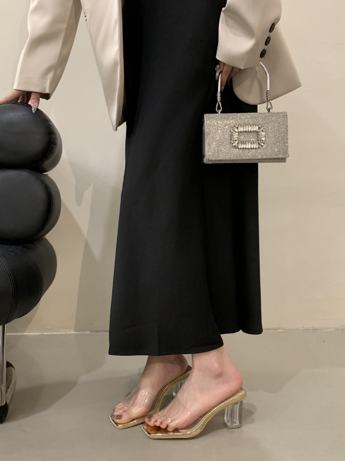 

2025 новые сандалии женские весна и лето прозрачный толстый каблук хрустальные высокие каблуки сказочный стиль слово с крутыми шлепанцами 39 золотой