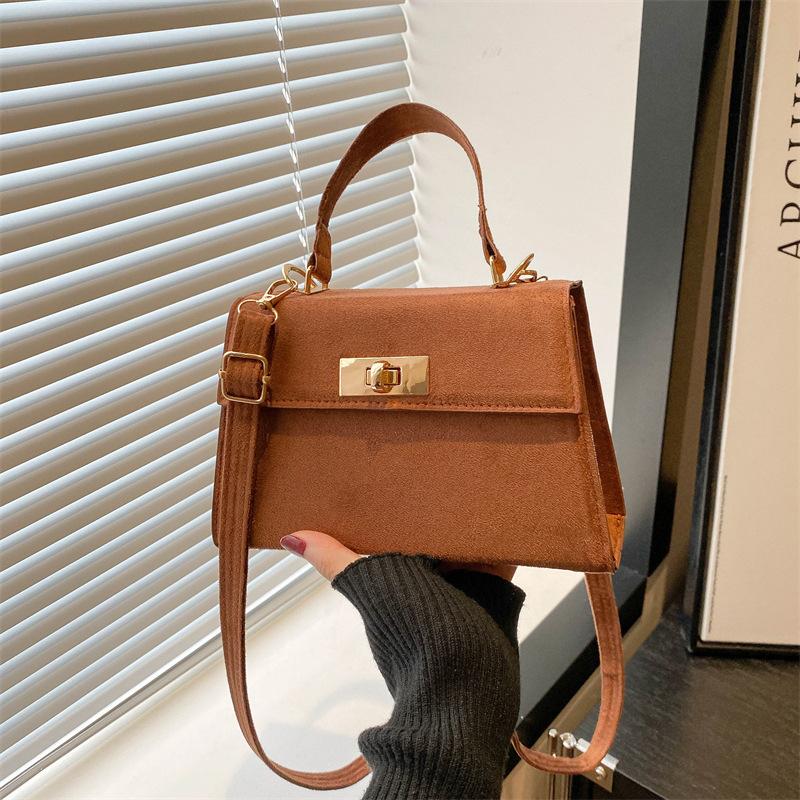 

Premium texture bag women s bag 2025 new trendy fashion portable Kelly bag small square bag Internet celebrity shoulder messenger bag светло-коричневого