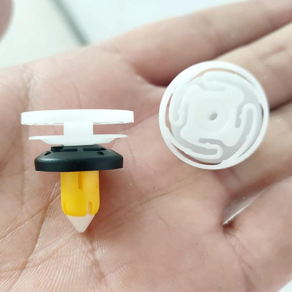 Car Door Trim Panel Retainer Clips 6511618AA 51987227 For Jeep Renegade Compass