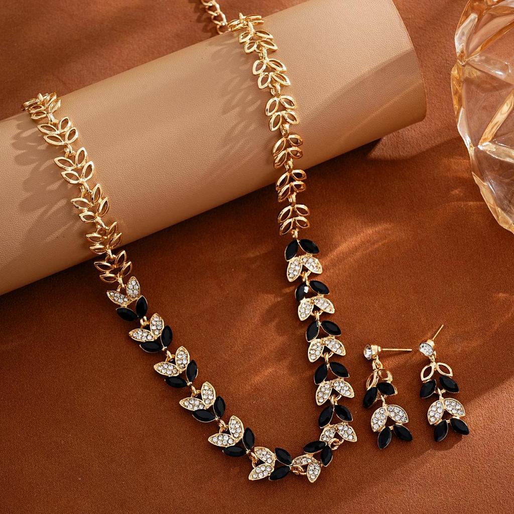 Hot-Selling Bridal Pendant Necklace & Earring Set - Fashionable Jewelry for Banquets