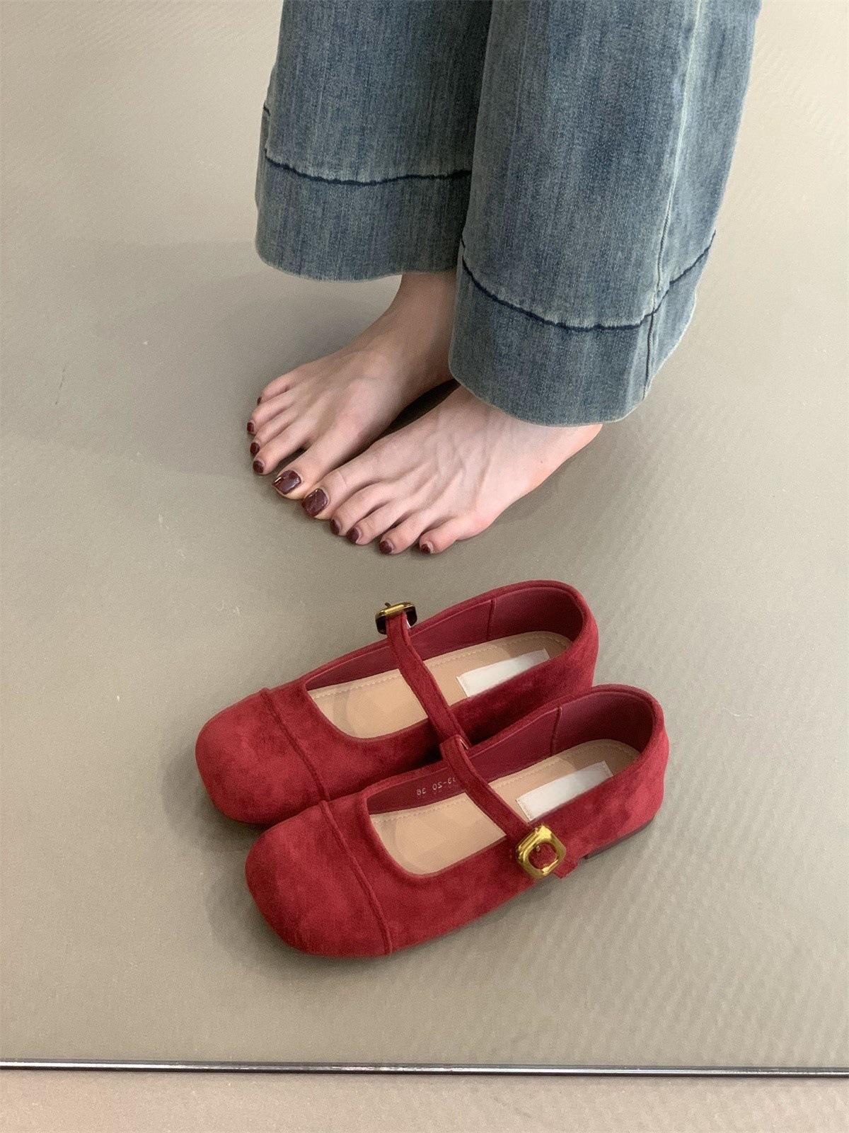 

Балетные туфли-лодочки из замши с круглым носком и неглубоким носком женские весенне-осенние новые французские повседневные туфли Мэри Джейн в стиле ретро на плоской подошве 35 красный